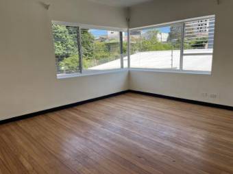 Se vende espaciosa casa con uso de suelo mixto en los Yoses 25-252