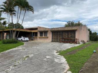 Se vende amplia casa con gran lote de 4,620m2 en San Joaquín de Heredia 23-30