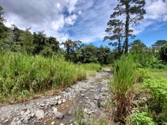 Se vende amplia finca con 208,301m2 de lote en Turrialba de Cartago 23-1497