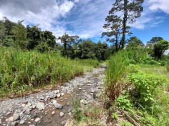 Se vende amplia finca con 208,301m2 de lote en Turrialba de Cartago 23-1497