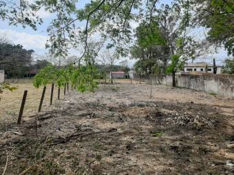 Se vende amplio terreno de 678m2 en Uruca de Santa Ana 24-1595