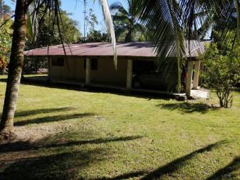 Venta de Lote con Casa en Matina, Limón. RAH 23-287