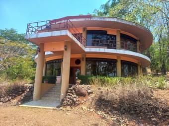 Se vende amplia finca con 67,940m2 en Orotina de Alajuela 23-1324