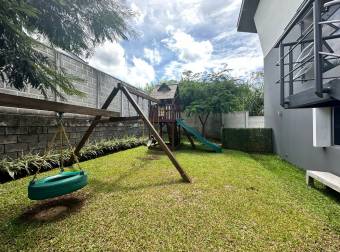 HOUSE FOR SALE IN CONDOMINIUM, SAN ISIDRO, ALAJUELA.