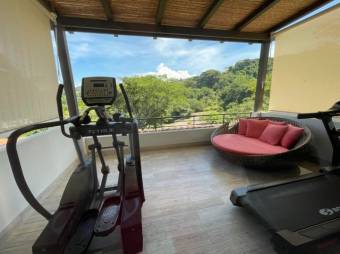 Se vende moderna casa en exclusivo condominio de Santa Ana en San José 23-361