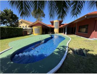 Hermosa casa con piscina y amplia zona verde, Santo Domingo 2,668mrs2