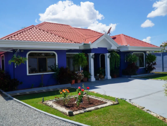 Houses in San Isidro del General  House with Pool