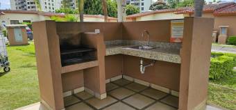 Se vende espaciosa casa con patio en condominio de San Rafael en Alajuela 25-571