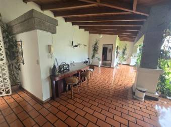 VENTA DE HERMOSA CASA EN RESIDENCIAL MONTENEGRO, ALAJUELA