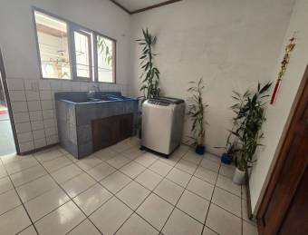 VENTA DE HERMOSA CASA EN RESIDENCIAL MONTENEGRO, ALAJUELA