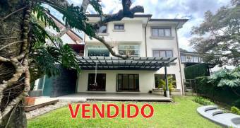 Casa en alquiler Escazu $3.800 jardines, terraza