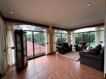 Se vende espaciosa casa con amplio Patio en San Francisco San Isidro A24-856