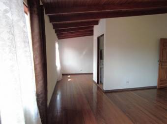 Se vende casa de dos niveles con excelente ubicacion en Pavas San Jose A24-293