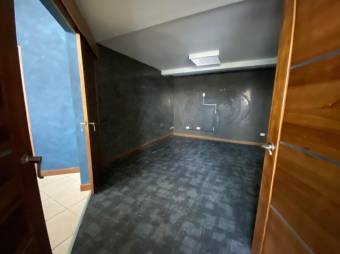 Se vende local con 4 oficinas en Uruca de San José 24-578, $ 180,000, 2, San José, Santa Ana