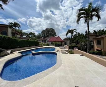 Casa a la venta en condominio Residencias del Río, en Cariari, Heredia.