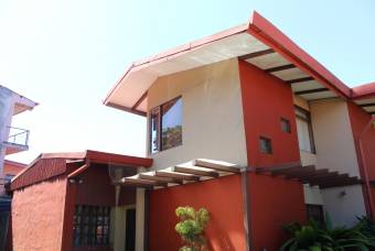 HOUSE FOR SALE, NEAR THE UCR FACULTY OF DENTISTRY