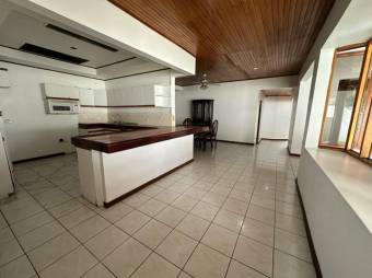 Se vende espaciosa casa con patio en La Asunción de Belén 25-199