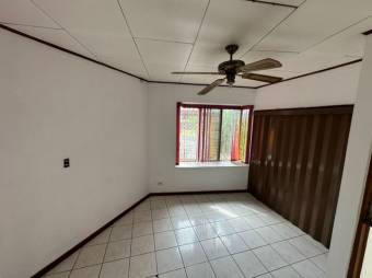 Se vende espaciosa casa con patio en La Asunción de Belén 25-199