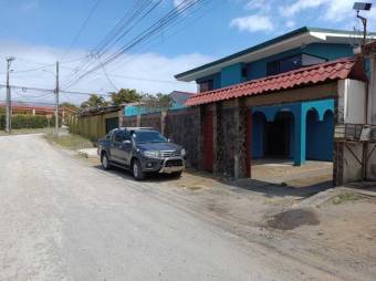 Se vende espaciosa casa con patio en Santo Domingo de Heredia 24-659