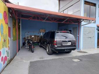 Se vende espaciosa casa con uso de suelo mixto en 