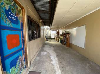 Se vende moderna casa con uso de suelo mixto en San Pablo de Heredia 24-1050