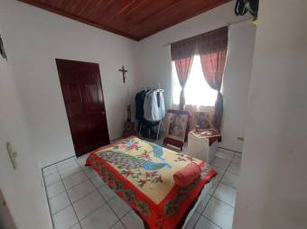 Se vende moderna y espaciosa casa con patio en San Pablo de Heredia 24-1711