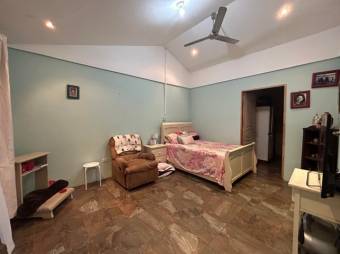 Se vende casa con exelente ubicacion en Heredia Heredia A23-2610