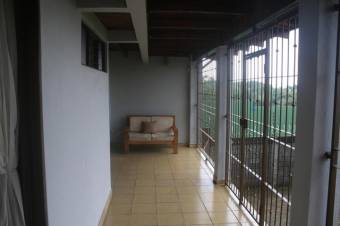 Se vende casa de 3 plantas con amplio patio en San Rafael de Heredia 2-203