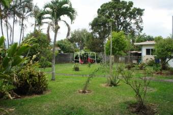 Se vende espaciosa casa con amplio patio en Santo Domingo de Heredia 23-1864