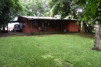 Se vende propiedad con amplio terreno en Poas Alajuela A23-1977