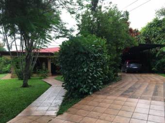 Se vende propiedad con amplio terreno en Poas Alajuela A23-1977