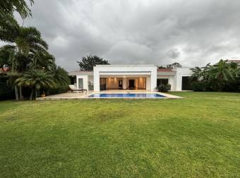 VENTA  DE CASA CONTEMPORÁNEA EN VALLE DEL SOL, LINDORA