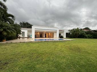 VENTA  DE CASA CONTEMPORÁNEA EN VALLE DEL SOL, LINDORA