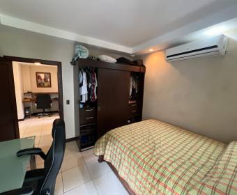 Apartamento a la venta en condominio San Vicente en San Antonio de Belén, Heredia.