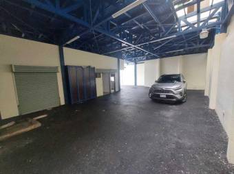 Se vende propiedad con uso de suelo comercial en Mercedes Heredia A24-1775