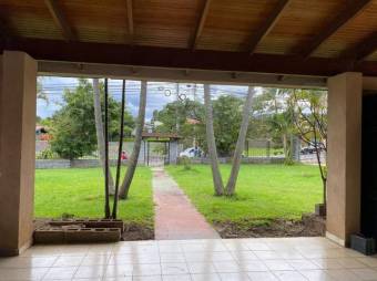 Se vende propiedad con amplio terreno en San Joaquin Flores A23-30