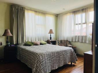 Se vende espaciosa propiedad en Heredia Heredia A24-1382