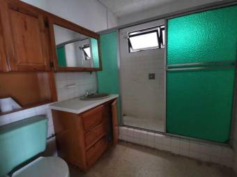 Se vende local con 4 apartamentos para inversión en Uruca San José 24-1430, ₡ 375,000,000, 8, San José, San José