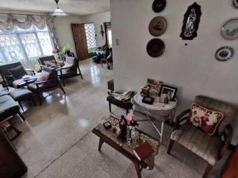 Se vende local con 4 apartamentos para inversión en Uruca San José 24-1430, ₡ 375,000,000, 8, San José, San José