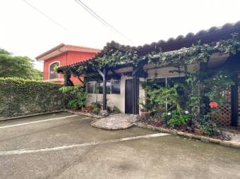 Se vende propiedad con 2 casas y 1 apartamento Rio Oro Santa Ana 23-3554, $ 599,000, 7, San José, Santa Ana