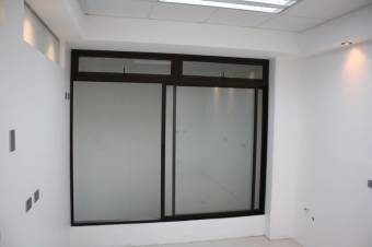 Se vende amplio local comercial de 565m2 en Catedral de San José 24-891, $ 695,000, 5, San José, San José