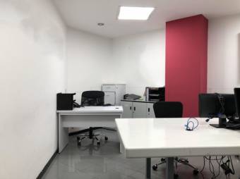 Se vende propiedad con espacios para oficinas en Merced de San José 23-1418 