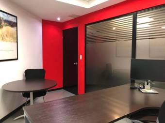 Se vende propiedad con espacios para oficinas en Merced de San José 23-1418 