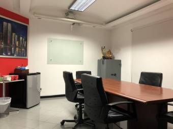 Se vende propiedad con espacios para oficinas en Merced de San José 23-1418 