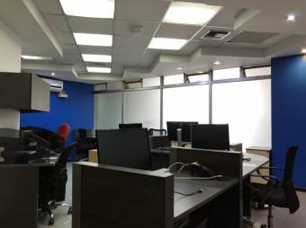 Se vende propiedad con espacios para oficinas en Merced de San José 23-1418 