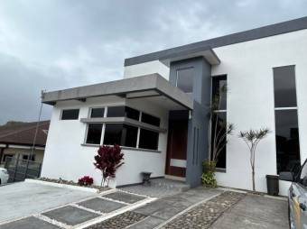 Se vende moderna casa en condominio de San Isidro en Heredia 23-2591