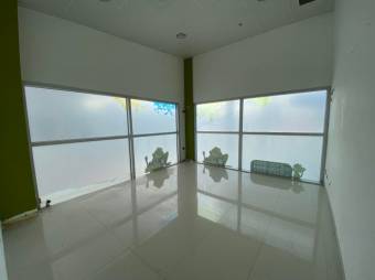 Se vende local de 2 plantas con 266m2 en Santa Ana 23-2548, $ 850,000, 3, San José, Santa Ana