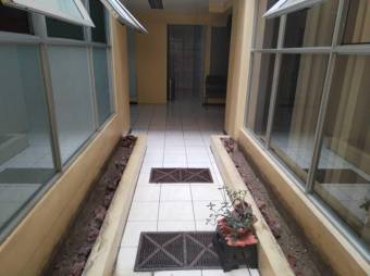 Se vende local de 4 plantas con 1,456m2 en Guadalupe San José 24-657, $ 900,000, 13, San José, Goicoechea