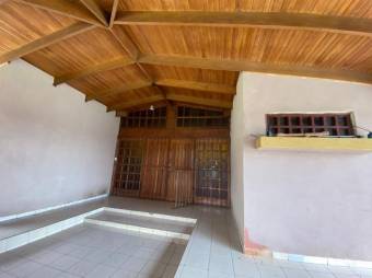 Se vende lujosa casa con uso de suelo mixto en San Joaquín Heredia 23-30 