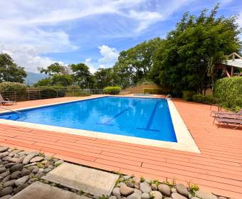 Casa en alquiler en el condominio Los Príncipes, La Guacima, Alajuela.